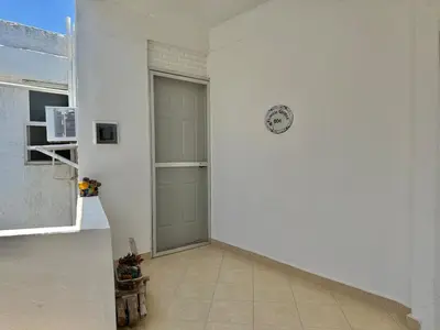 Plano de Quiet apartment with pool right on the beach