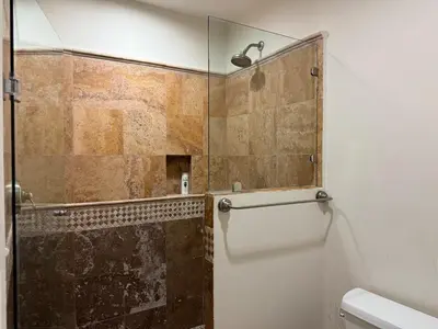 Un baño de Depa Frente a la Playa con Vistas en EDM