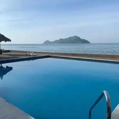 Departamento en Mazatlan zona dorada a PIE DE PLAYA
