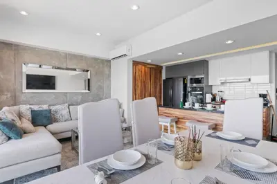 Una cocina o zona de cocina en Ocean View - 2 King Size with Homeoffice Space