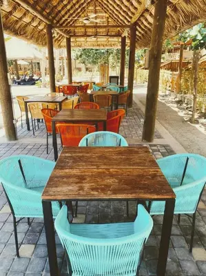 Un restaurante o sitio para comer en Casa Punta Esmeralda Beach, Pools, Kayaks