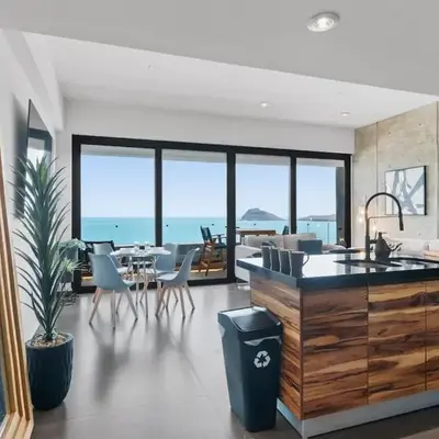 Spectacular Ocean View with Homeoffice Space