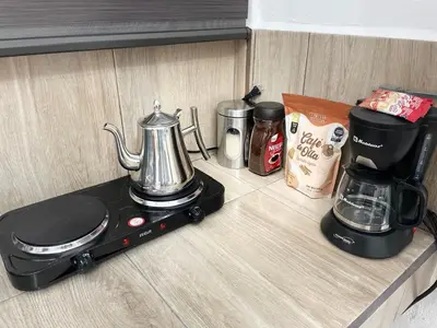Utensilios para hacer té y café en Bonito Loft en el corazón de Arteaga, Coahuila