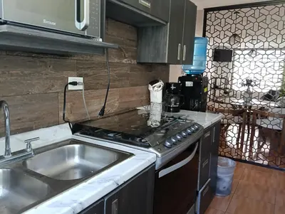 Una cocina o zona de cocina en Casa linda y acogedora, a 3 min Distrito Uno