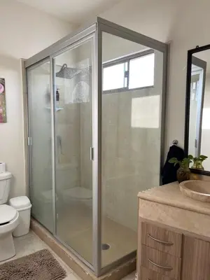 Un baño de Casa completa, Zona note tsm, 3 dormitorios, 1 baño completo y medio, asador y jardín