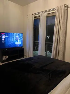 Una televisión o centro de entretenimiento en Casa completa, Zona note tsm, 3 dormitorios, 1 baño completo y medio, asador y jardín