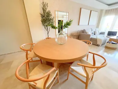 Zona de estar de Stunning Marina Condo with Pool Gym and Restaurant