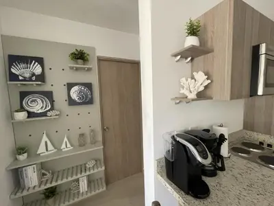 Una cocina o zona de cocina en Tropical Condo - Close to Beach and Waterpark