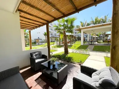 Zona de estar de Tropical Condo - Close to Beach and Waterpark