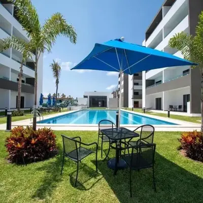 Marina Cerritos: Rooftop Pools Near Beach