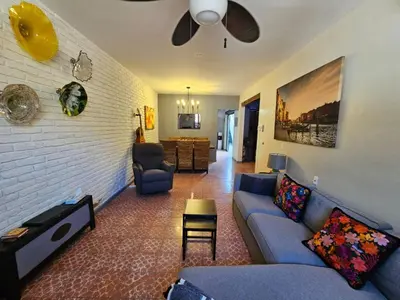 Zona de estar de Historic Home with Roof-top Terrace and Grill