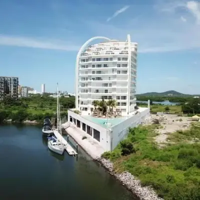 Spacious 3BR Marina Condo with Pool