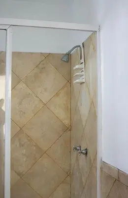 Un baño de Departamentos y cabañas a pie de playa -Baraka Beach Club