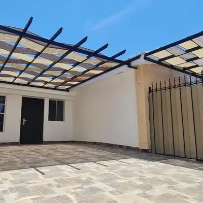 Casa cómoda y completa con 2 camas king size y 1 cama twin