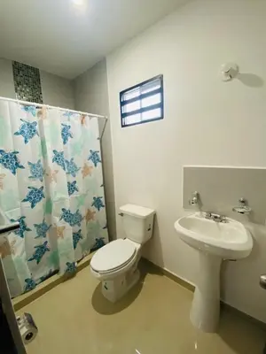 Un baño de Residencia completa cerca de zona norte