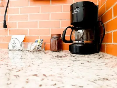 Utensilios para hacer té y café en Estancia luxury central, Paseo Durango
