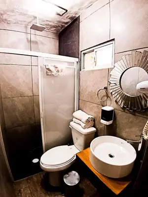 Un baño de Yellow breeze loft, Paseo Durango