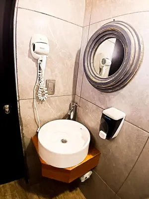Un baño de Suite París, Paseo Durango