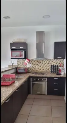 Una cocina o zona de cocina en Lujoso departamento frente a la playa