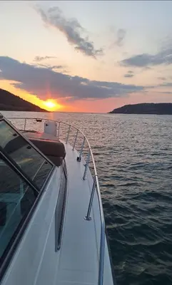 Paisaje cerca de este barco