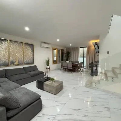 Casa palmera y sol