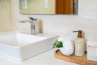 Un baño de Departamento exclusivo en Mazatlan con alberca y vistas a la playa