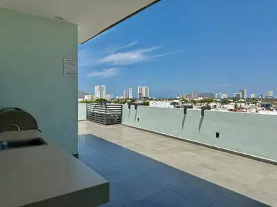 Un balcón o terraza de Apartment Close to the Beach with Pool