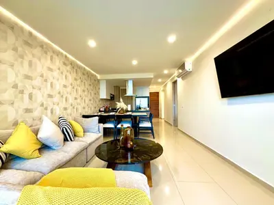 Una televisión o centro de entretenimiento en Condominio de Lujo con Impresionante Vista al Mar