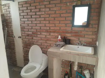 Un baño de Full house terrace and grill