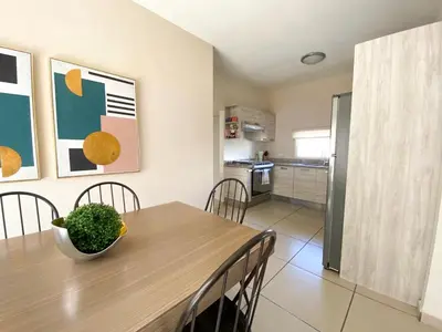 Una cocina o zona de cocina en Casa Familiar con Alberca en Privada, 5 min del Aeropuerto y Consulado Americano
