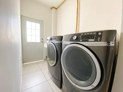 Plano de Casa Moderna en privada con Alberca 5 min del Aeropuerto y Consulado Americano