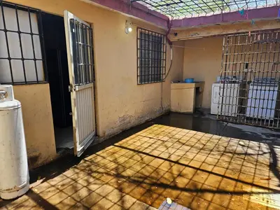 Un balcón o terraza de Casa céntrica, segura y sencilla