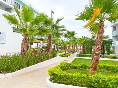 Jardín al aire libre en Índigo 7, Steps from Playa Brujas Beach