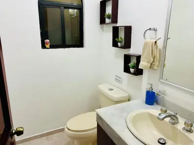Un baño de Hermosa casa de playa, alberca frente al mar