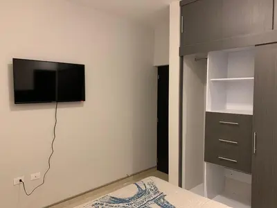 Una televisión o centro de entretenimiento en Casa Banak Apartments