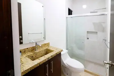 Un baño de Apartamento reginas a unos pasos del malecón 4