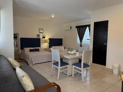 Zona de estar de Alojamiento cerca de la playa y zona turística