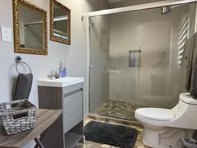 Un baño de Apartamento familiar a pocas calles de la playa