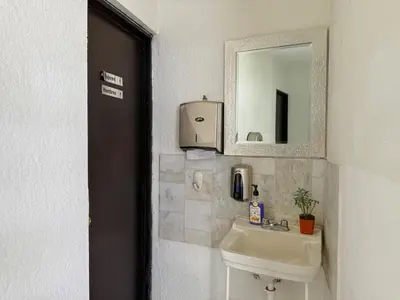 Un baño de Hermosa Suite a pocas cuadras de la Playa