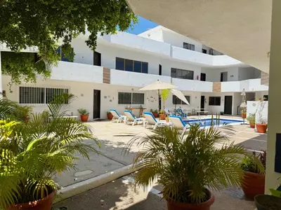 Piscina en o cerca de Hermosa Suite a pocas cuadras de la Playa