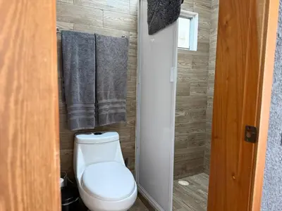 Un baño de Loft cerca de la playa y el malecón