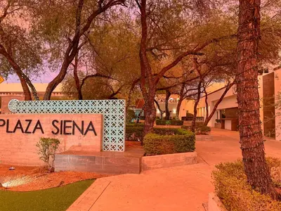 Jardín al aire libre en Casa Atardecer con Alberca en Privada, 5 min del Aeropuerto y Consulado Americano