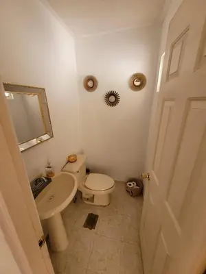 Un baño de Amplia Casa