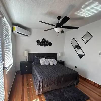 Estudio práctico y confortable en segundo piso