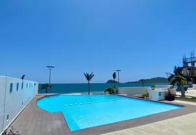 Piscina en o cerca de Horizon #2 Esmeralda de Lujo Frente Playa y Malecón