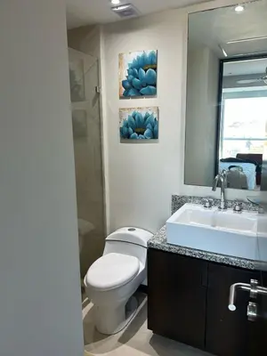 Un baño de Beachfront Apartment