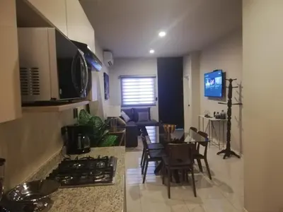 Una televisión o centro de entretenimiento en A beautiful apartment, in the heart of the golden zone!