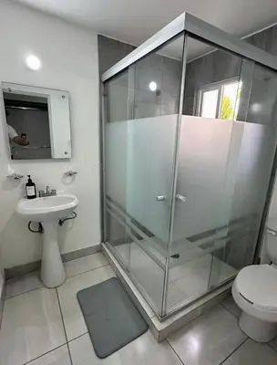 Un baño de Casa Privada en Zona Cantera