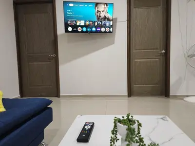 Una televisión o centro de entretenimiento en Downtown Durango, Ground Floor, Spacious and Comfortable Apartment