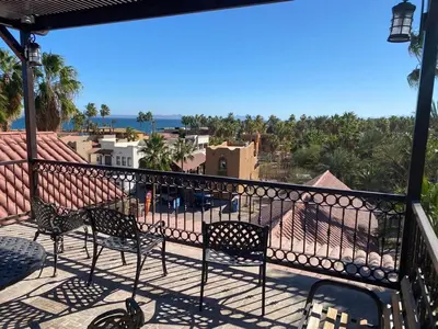 Un balcón o terraza de Dorado Family Suite - Beach & Historic Center